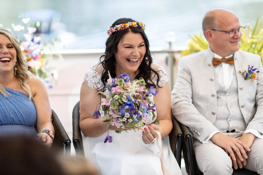 Hochzeitsfotograf Bernkastel Trier - Momentaufnahme: Lachende Braut
