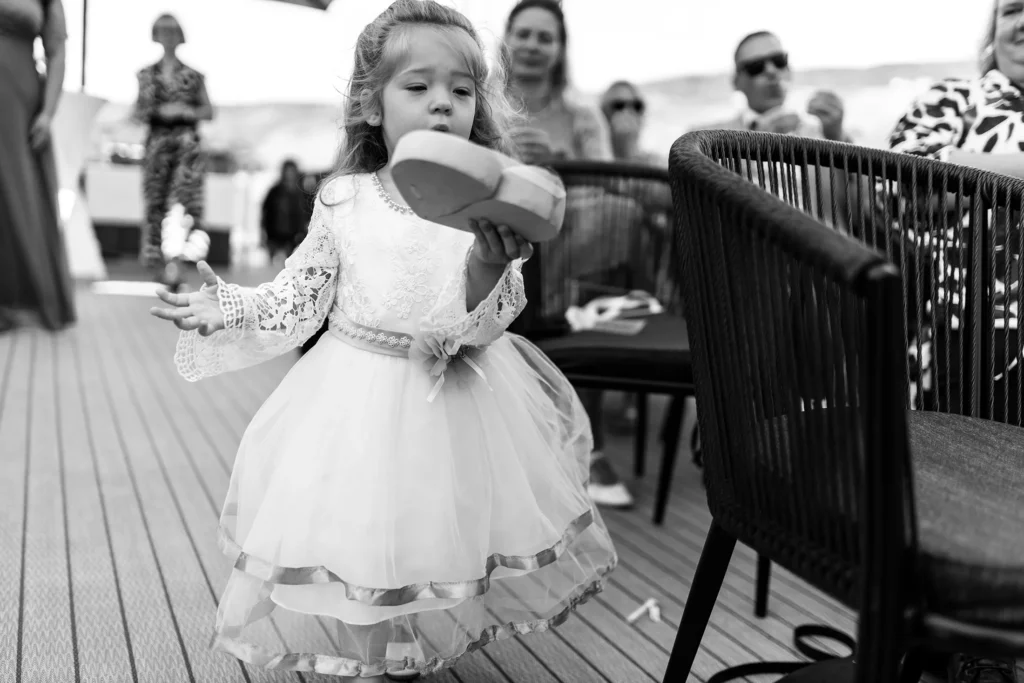 Hochzeitsfotograf Bernkastel Trier - schwarz-weiss: Ringe werden gebracht