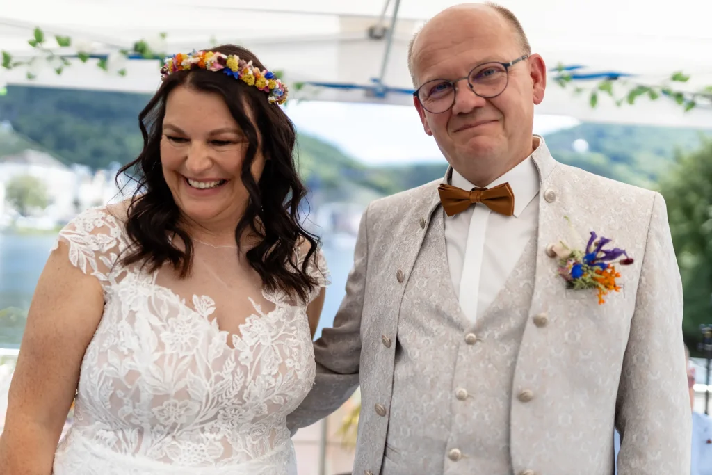 Hochzeitsfotograf Bernkastel Trier - Brautpaar nach der Trauung