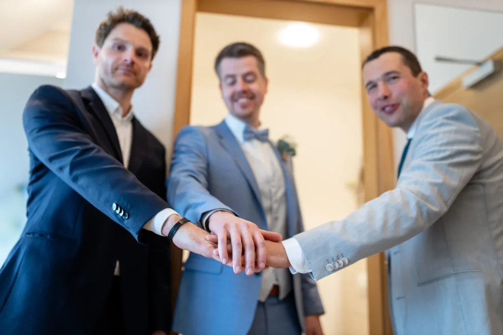 Hochzeitsfotograf Luxemburg - Bräutigam mit seinen Jungs.