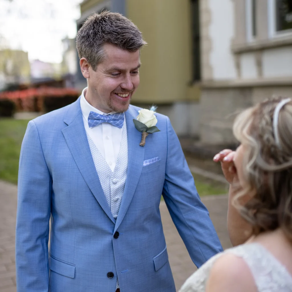 Hochzeitsfotograf Luxemburg - First Look bei der Hochzeit in Diekirch, Luxemburg
