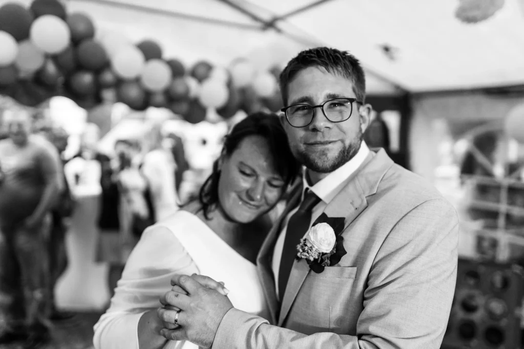 Hochzeitsfotograf Merzig Trier - Brautpaar beim Eröffnungstanz in Merzig