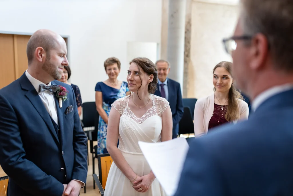 Hochzeitsfotograf Trier Luxemburg - Brautpaar bei der Trauung.
