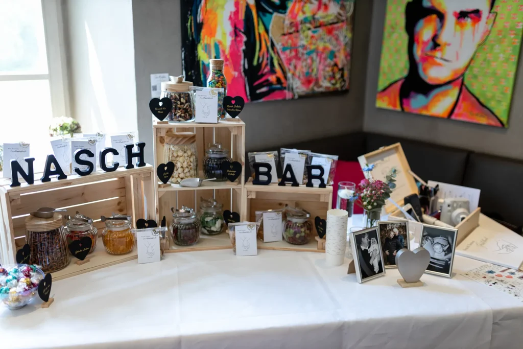 Hochzeitsfotograf Trier Luxemburg - Süssigkeiten Bar im Hotel Nells Park bei einer Hochzeit.