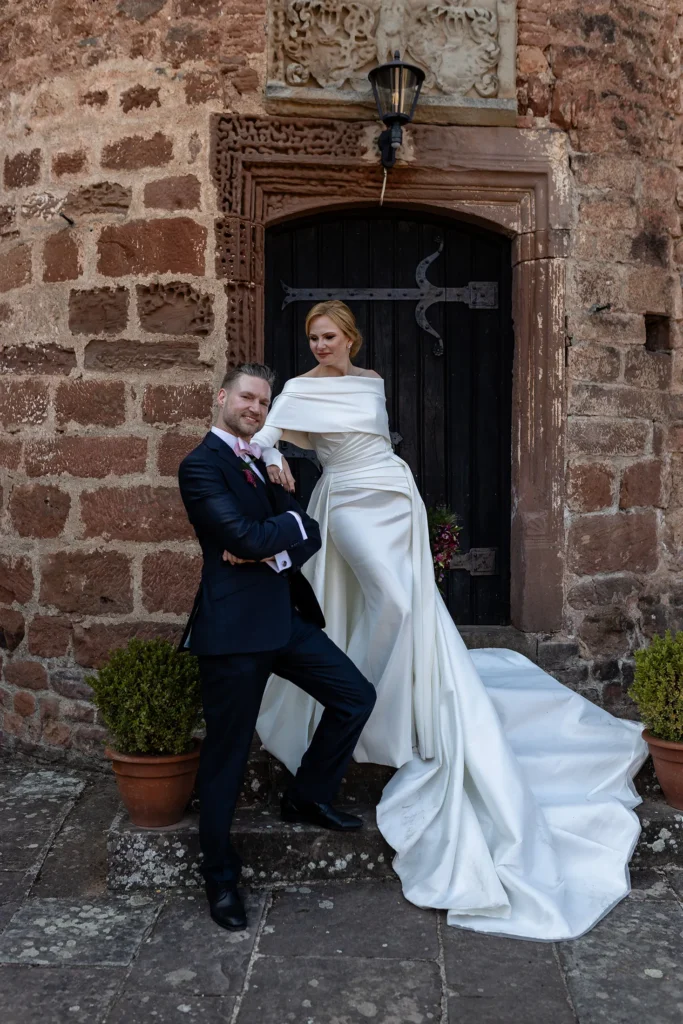 Hochzeitsfotograf Trier Luxemburg - Portrait vom Brautpaar vor Schloss Hamm.