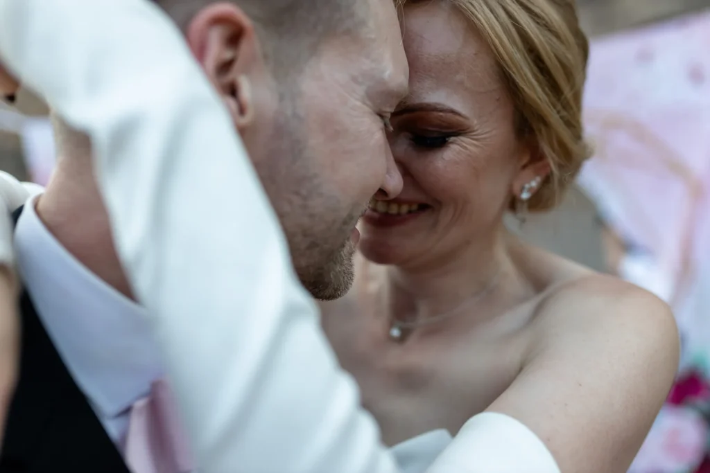 Hochzeitsfotograf Trier Luxemburg - Emotionales Paar Portrait, Stirn an Stirn